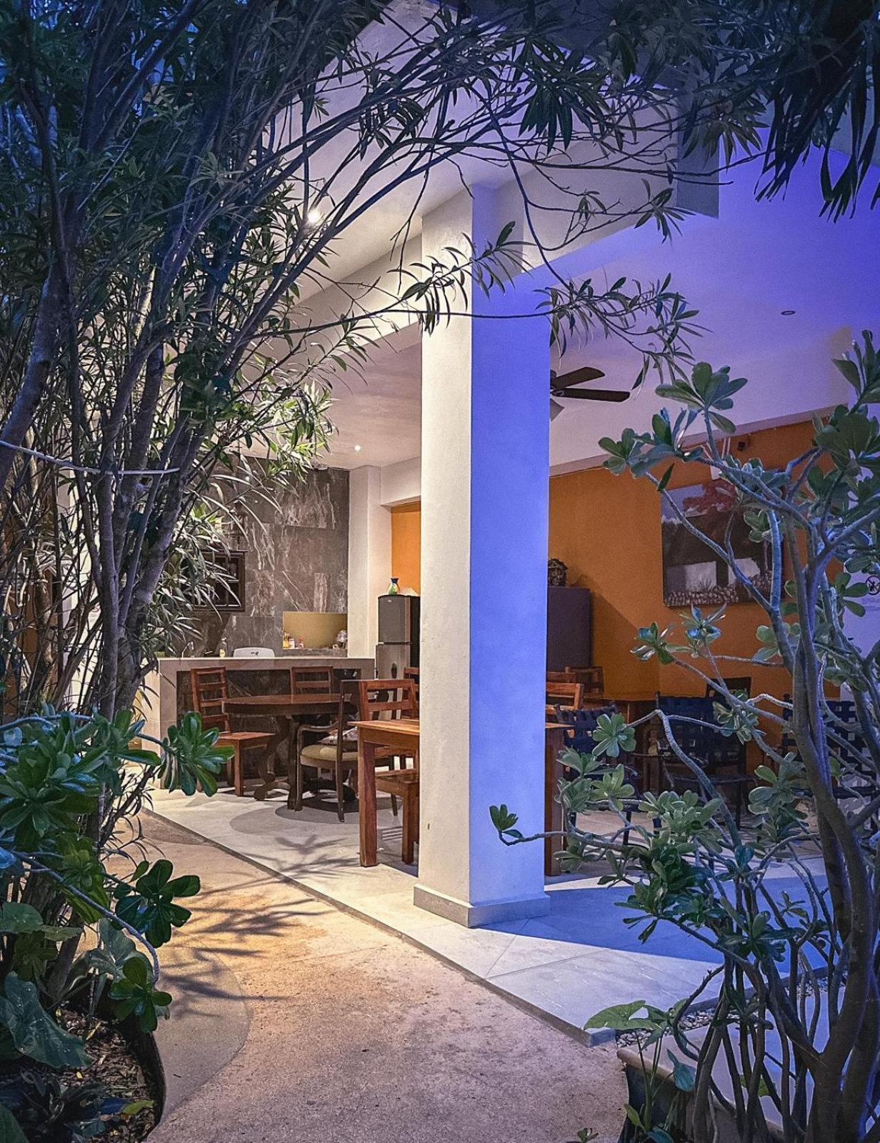 Casa Daniels Guesthouse Вальядолид Экстерьер фото