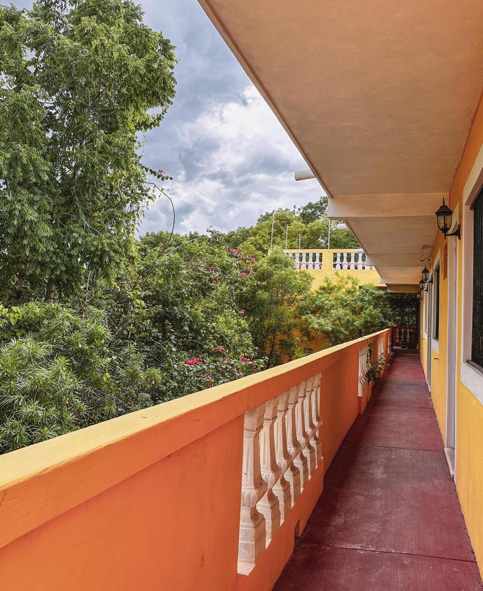 Casa Daniels Guesthouse Вальядолид Экстерьер фото