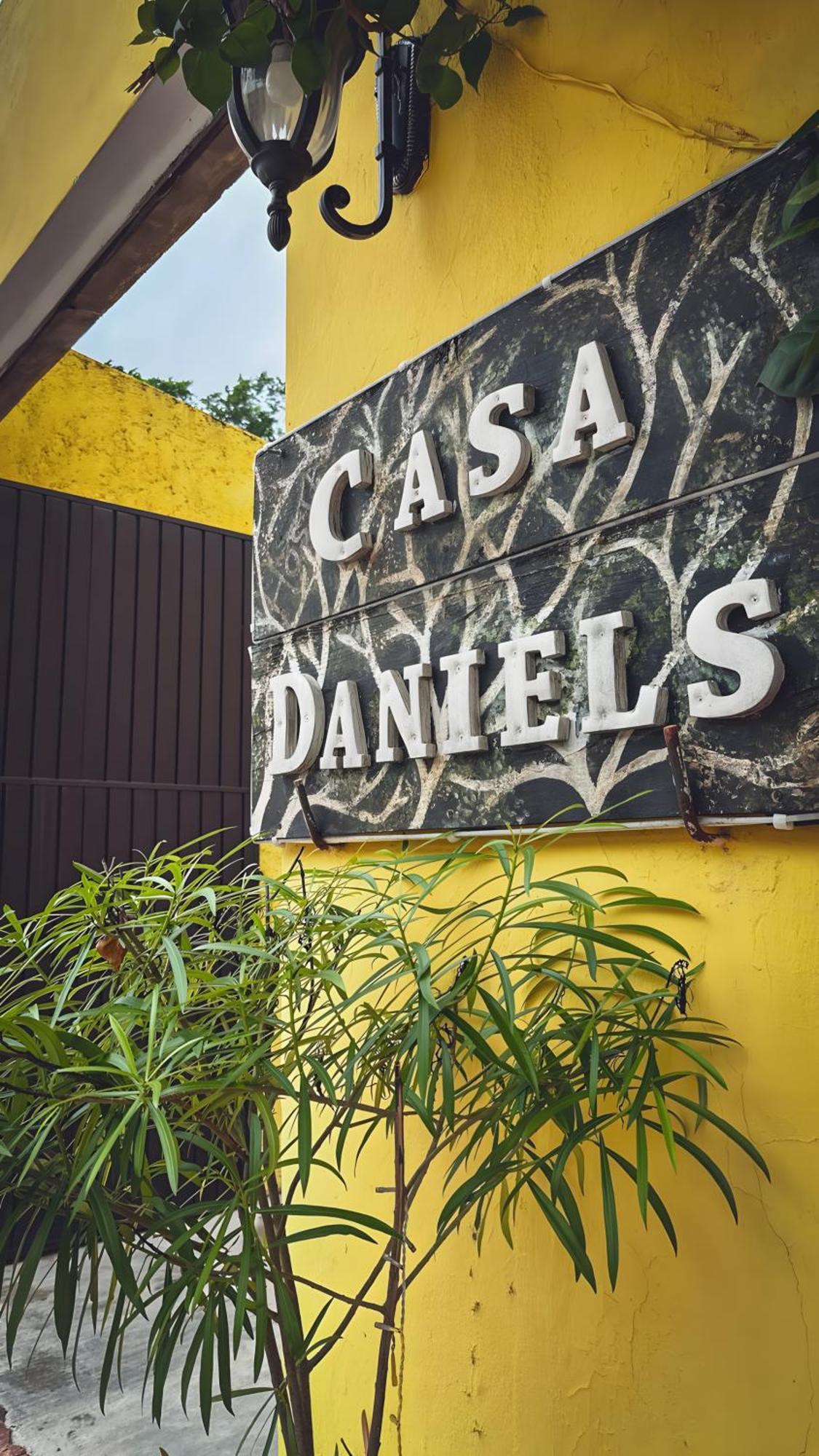 Casa Daniels Guesthouse Вальядолид Экстерьер фото