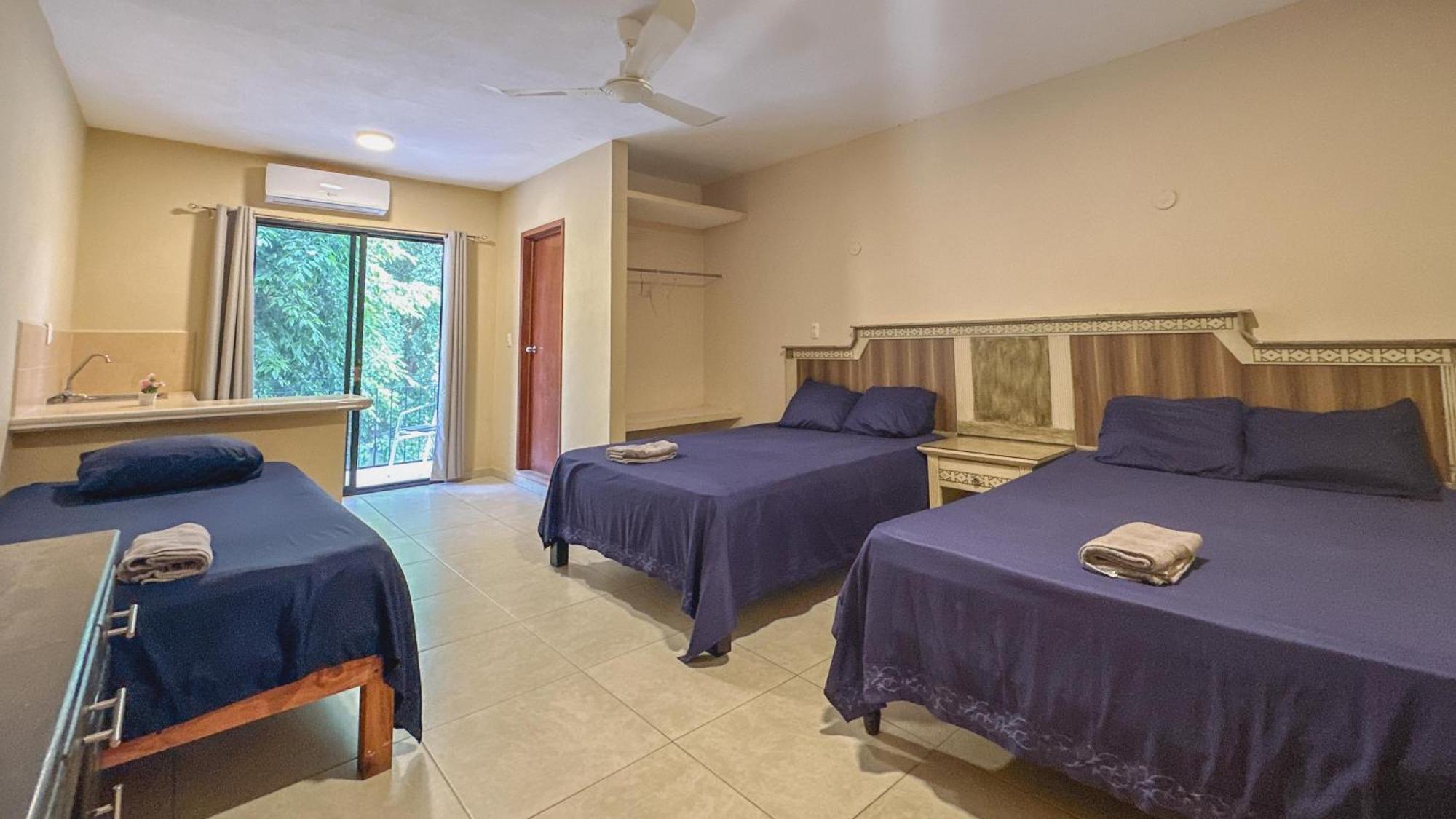 Casa Daniels Guesthouse Вальядолид Экстерьер фото